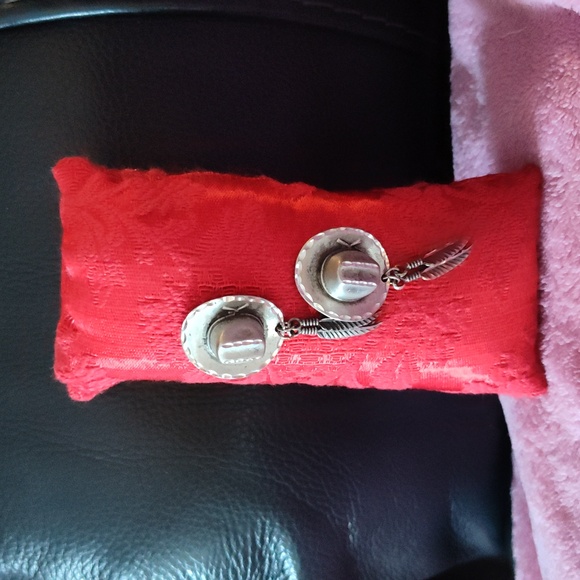 Red Jaquered Jewelry Bracelet Pillow With Bonus Ring Pillow - Picture 7 of 7